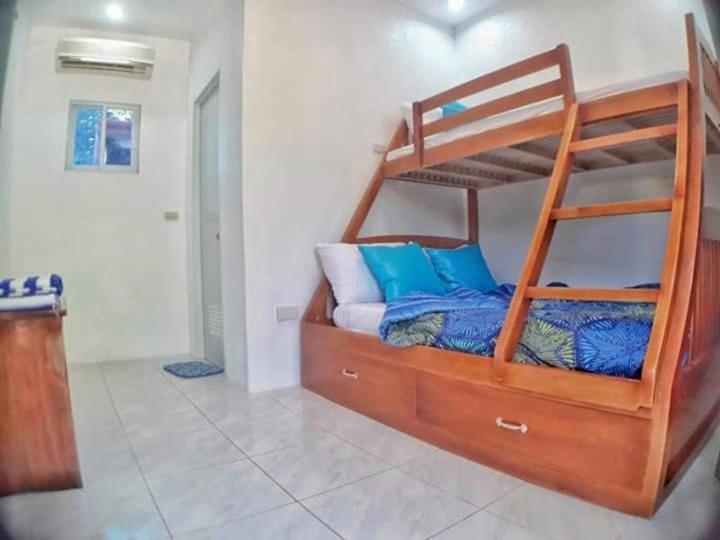 Jah'S Anemone Dive Guesthouse 몰볼 외부 사진