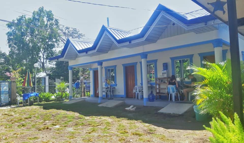 Jah'S Anemone Dive Guesthouse 몰볼 외부 사진