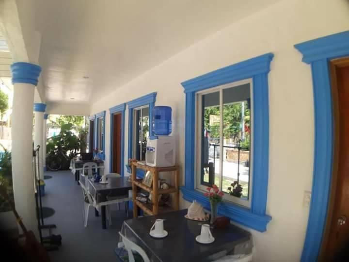 Jah'S Anemone Dive Guesthouse 몰볼 외부 사진