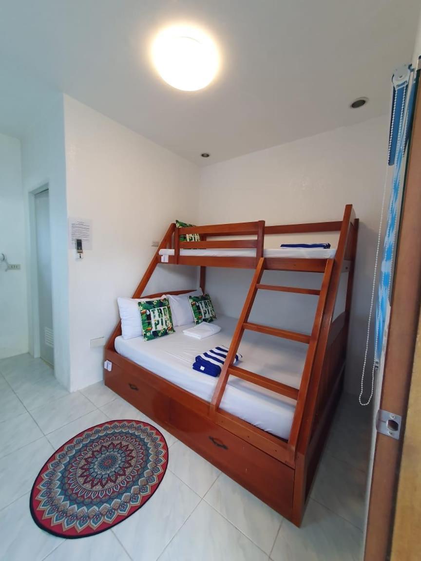 Jah'S Anemone Dive Guesthouse 몰볼 외부 사진