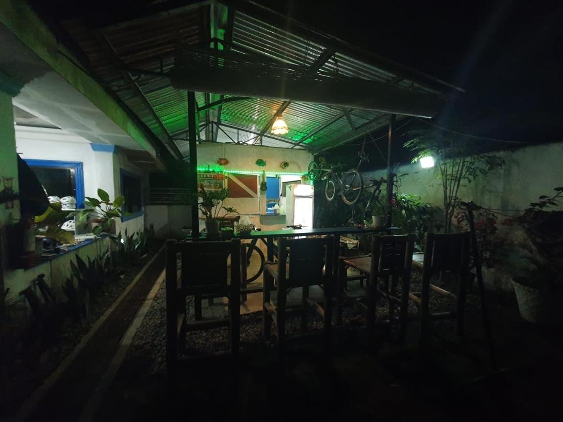 Jah'S Anemone Dive Guesthouse 몰볼 외부 사진