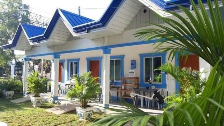Jah'S Anemone Dive Guesthouse 몰볼 외부 사진