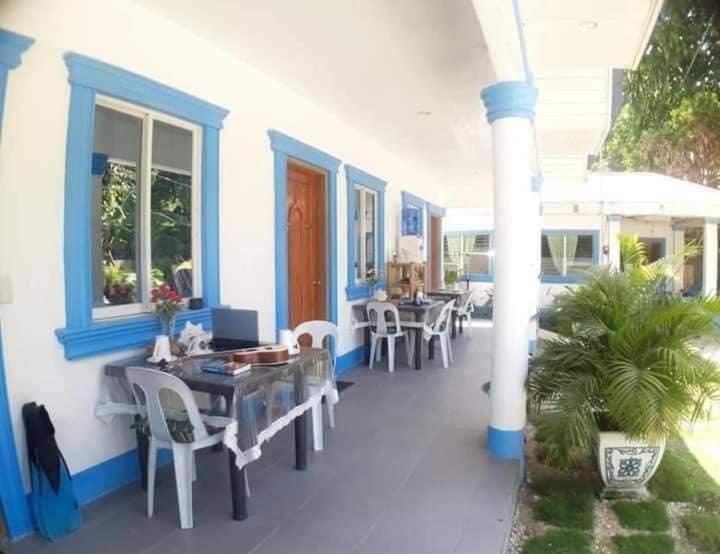 Jah'S Anemone Dive Guesthouse 몰볼 외부 사진