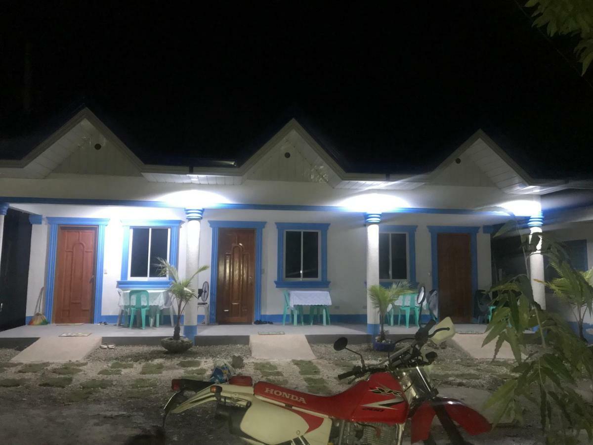 Jah'S Anemone Dive Guesthouse 몰볼 외부 사진
